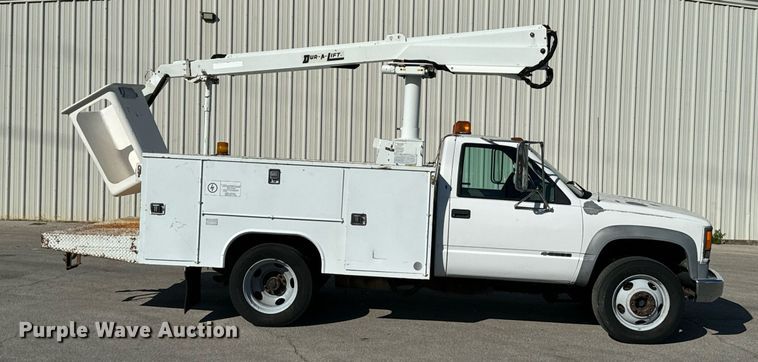 image for item DU9495 1999 Chevrolet C3500HD bucket truck