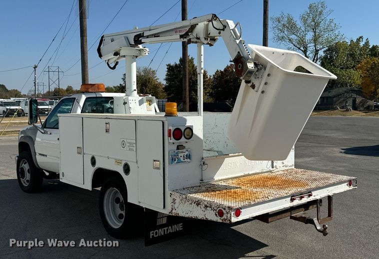 image for item DU9495 1999 Chevrolet C3500HD bucket truck