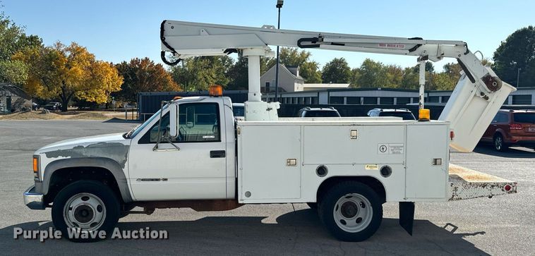image for item DU9495 1999 Chevrolet C3500HD bucket truck