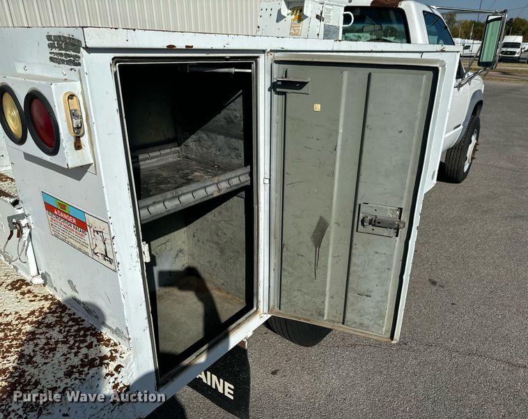 image for item DU9495 1999 Chevrolet C3500HD bucket truck