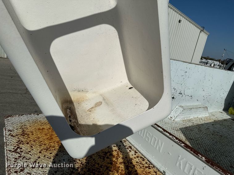 image for item DU9495 1999 Chevrolet C3500HD bucket truck