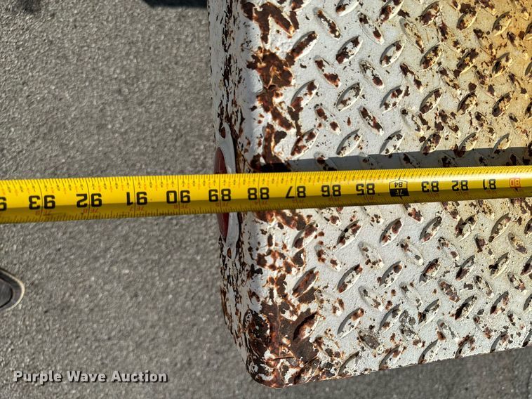 image for item DU9495 1999 Chevrolet C3500HD bucket truck