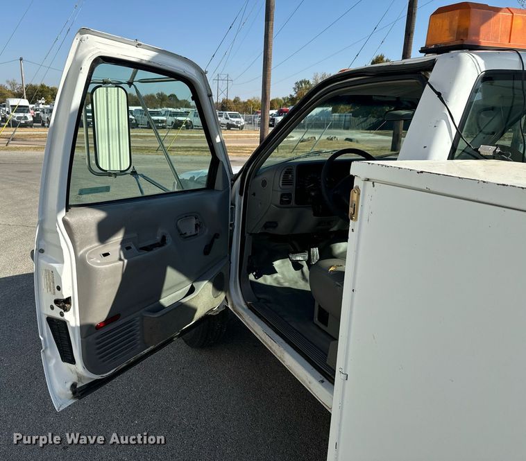 image for item DU9495 1999 Chevrolet C3500HD bucket truck
