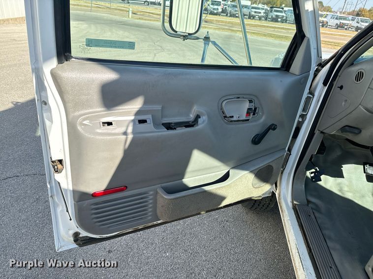 image for item DU9495 1999 Chevrolet C3500HD bucket truck