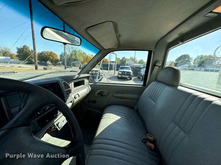 image for item DU9495 1999 Chevrolet C3500HD bucket truck