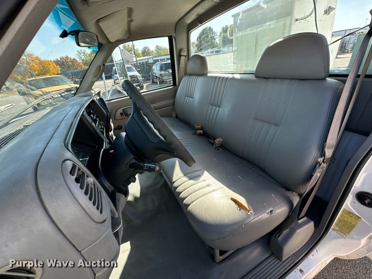 image for item DU9495 1999 Chevrolet C3500HD bucket truck