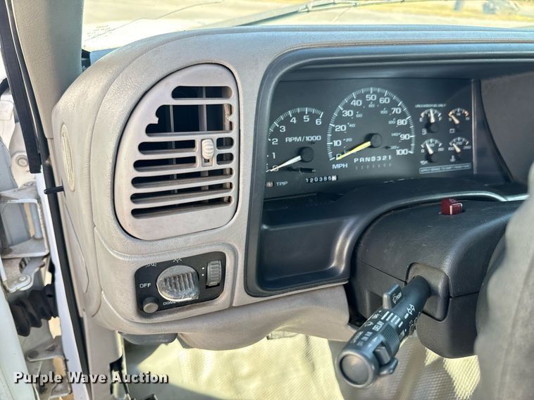 image for item DU9495 1999 Chevrolet C3500HD bucket truck