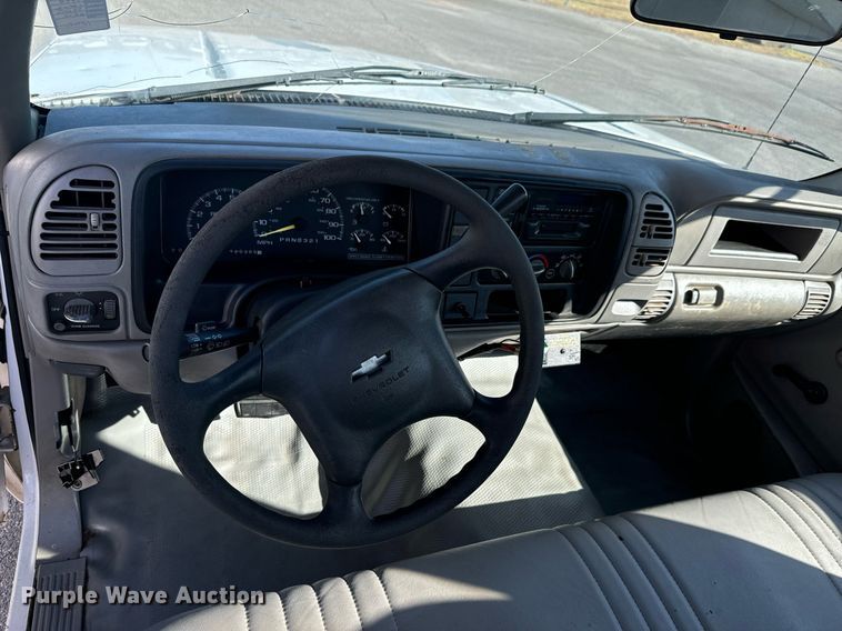 image for item DU9495 1999 Chevrolet C3500HD bucket truck