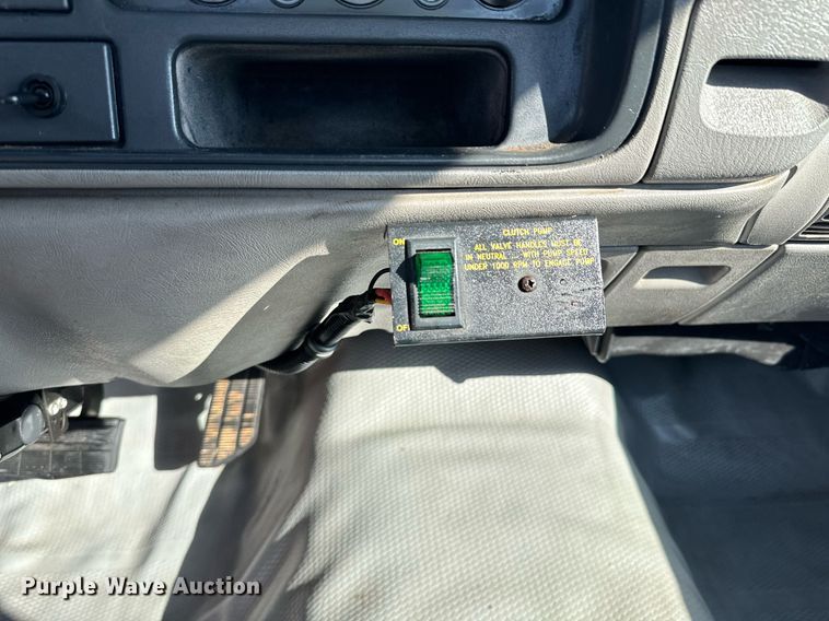 image for item DU9495 1999 Chevrolet C3500HD bucket truck