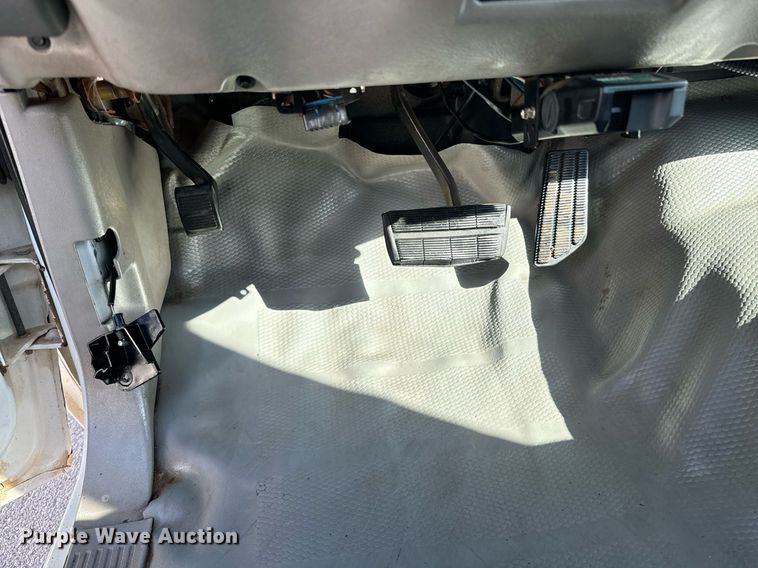 image for item DU9495 1999 Chevrolet C3500HD bucket truck