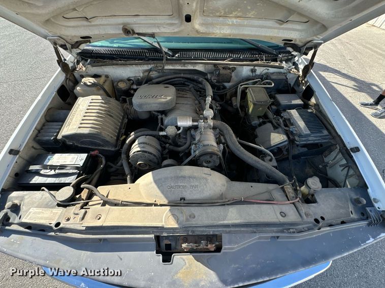 image for item DU9495 1999 Chevrolet C3500HD bucket truck