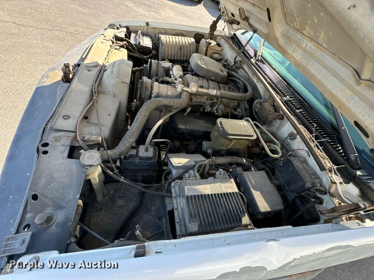 image for item DU9495 1999 Chevrolet C3500HD bucket truck