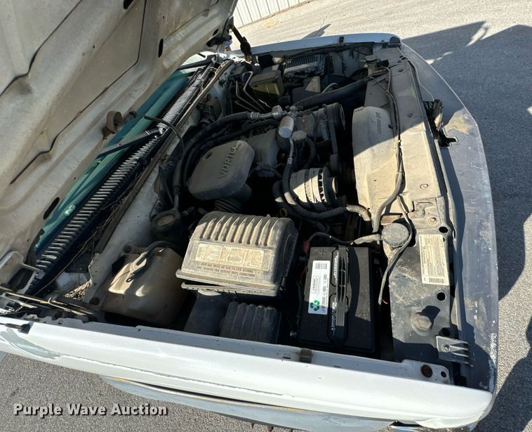 image for item DU9495 1999 Chevrolet C3500HD bucket truck