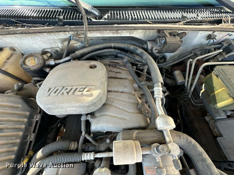 image for item DU9495 1999 Chevrolet C3500HD bucket truck