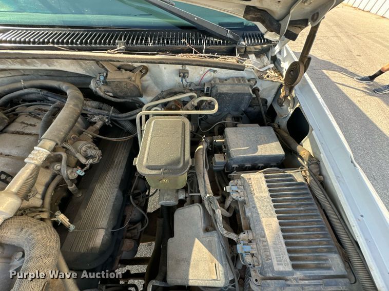 image for item DU9495 1999 Chevrolet C3500HD bucket truck