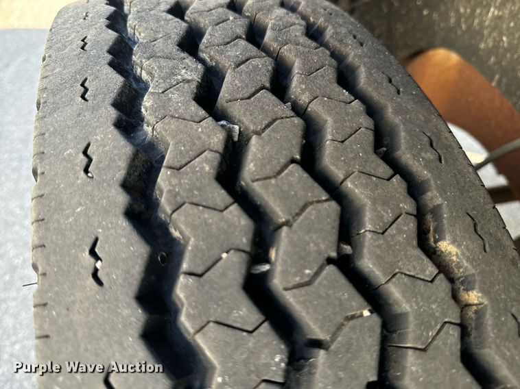 image for item DU9495 1999 Chevrolet C3500HD bucket truck