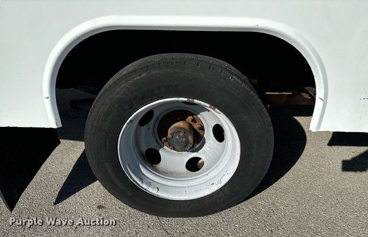 image for item DU9495 1999 Chevrolet C3500HD bucket truck