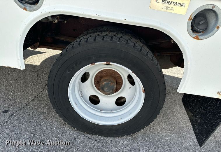 image for item DU9495 1999 Chevrolet C3500HD bucket truck