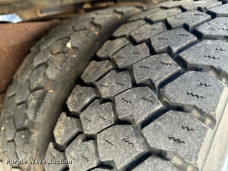 image for item DU9495 1999 Chevrolet C3500HD bucket truck