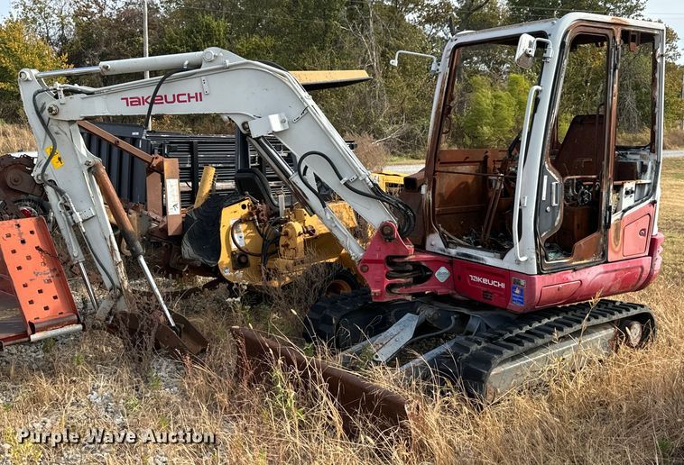image for item DU9499 2016 Takeuchi TB240 mini excavator
