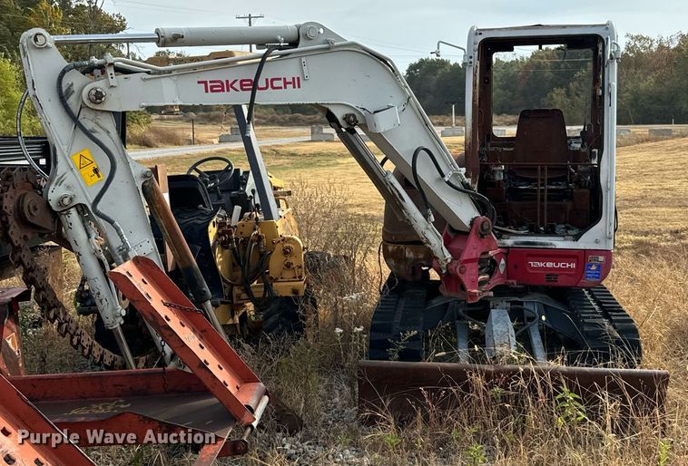 image for item DU9499 2016 Takeuchi TB240 mini excavator