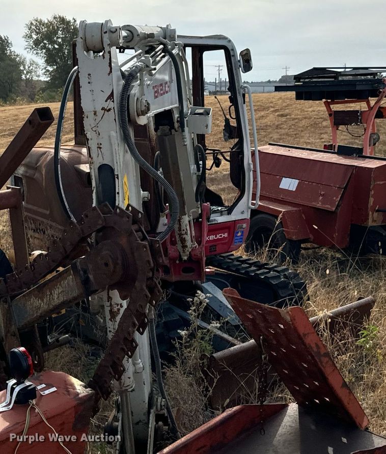 image for item DU9499 2016 Takeuchi TB240 mini excavator