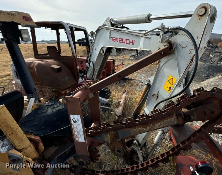 image for item DU9499 2016 Takeuchi TB240 mini excavator