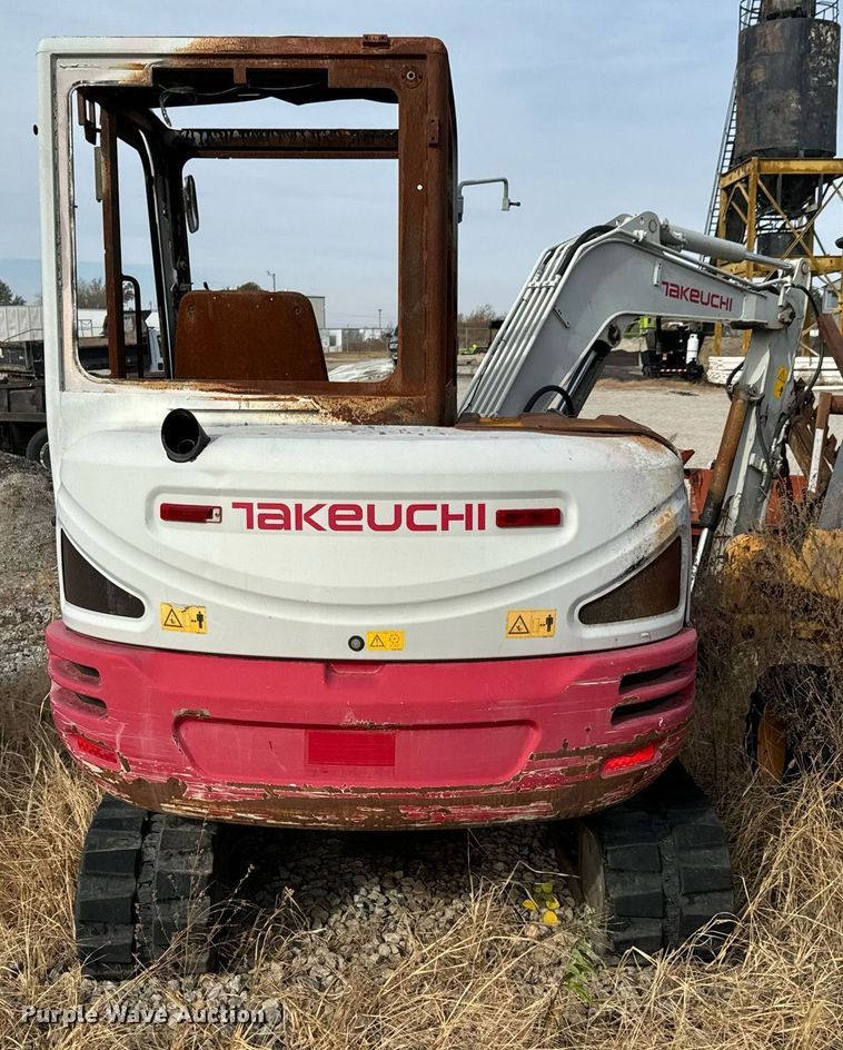 image for item DU9499 2016 Takeuchi TB240 mini excavator
