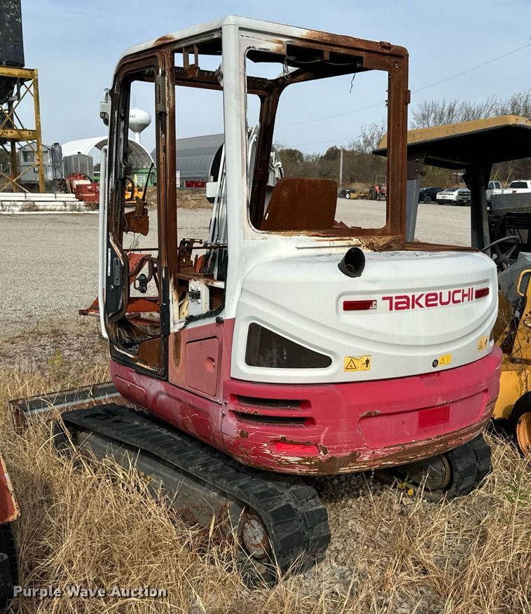 image for item DU9499 2016 Takeuchi TB240 mini excavator