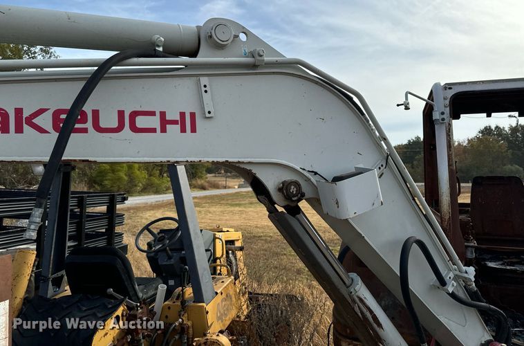 image for item DU9499 2016 Takeuchi TB240 mini excavator