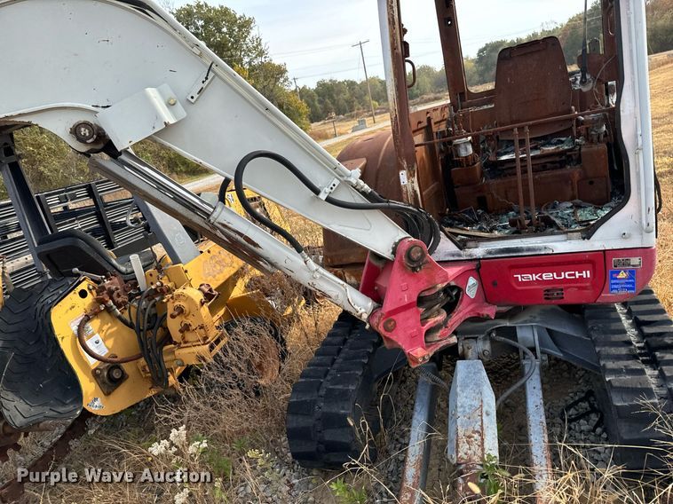 image for item DU9499 2016 Takeuchi TB240 mini excavator