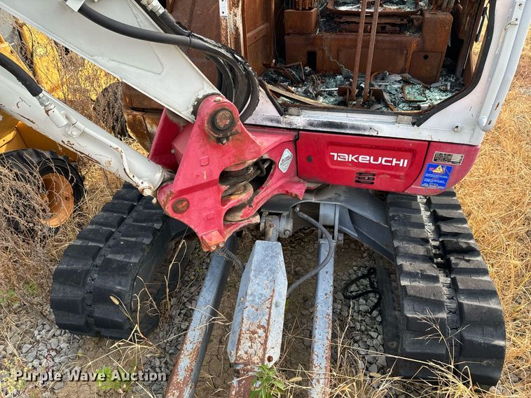 image for item DU9499 2016 Takeuchi TB240 mini excavator