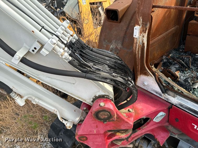 image for item DU9499 2016 Takeuchi TB240 mini excavator