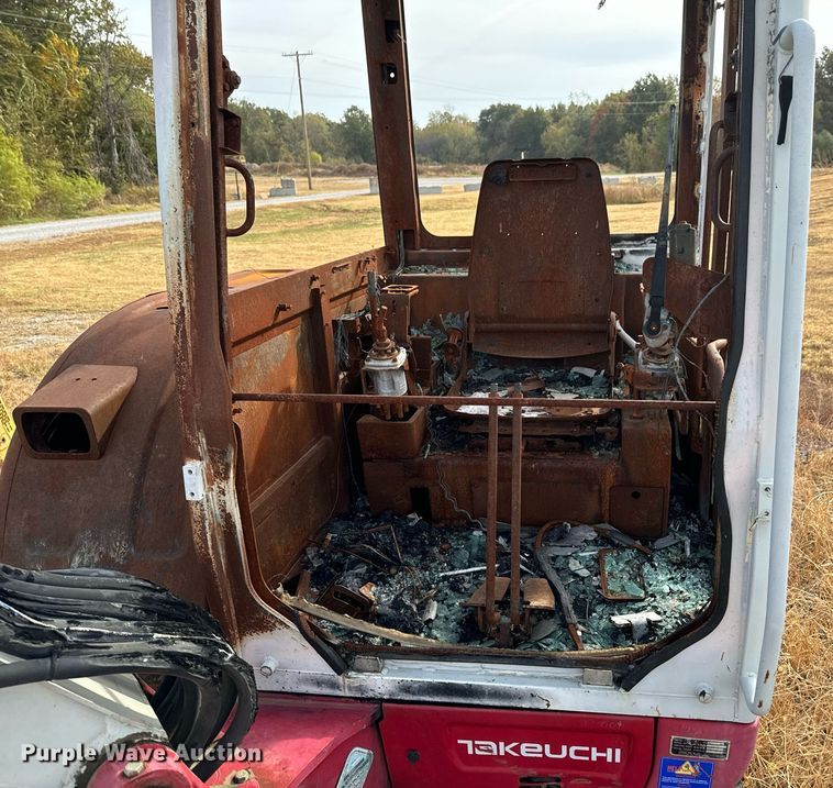 image for item DU9499 2016 Takeuchi TB240 mini excavator