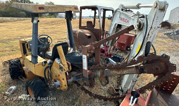 image for item DU9500 1996 Case 560 trencher