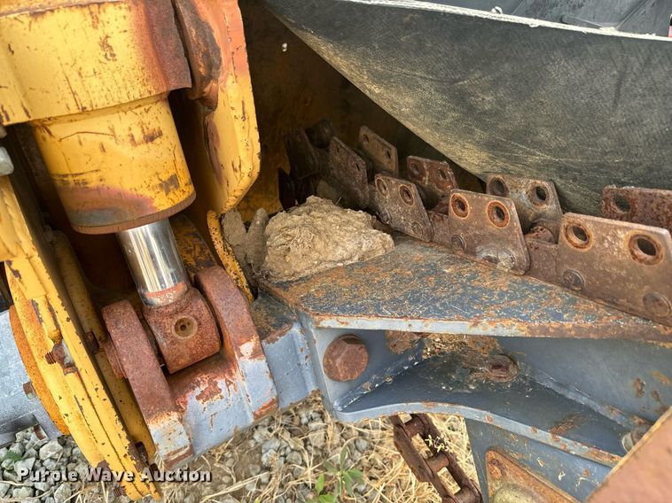 image for item DU9500 1996 Case 560 trencher