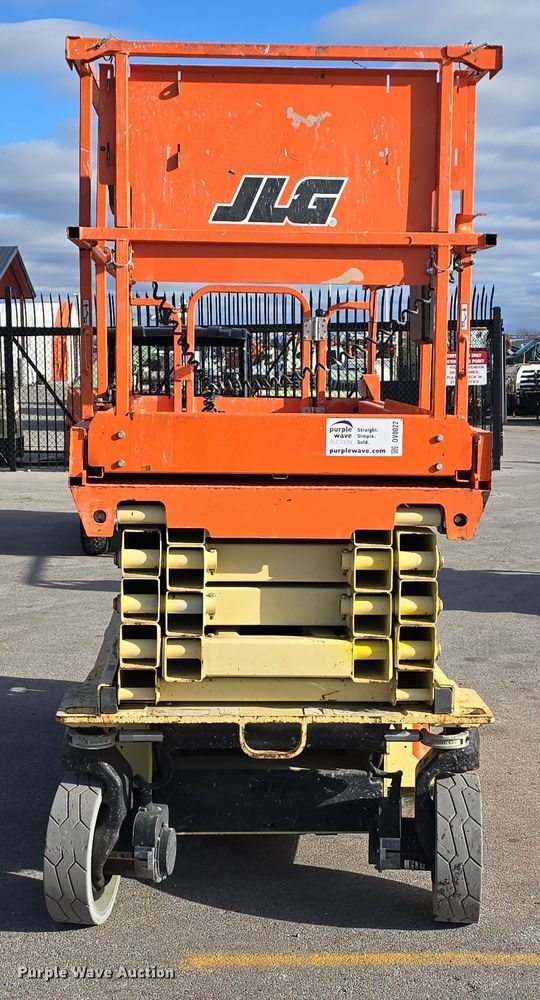 image for item DV0022 2017 JLG 2646 ES scissor lift