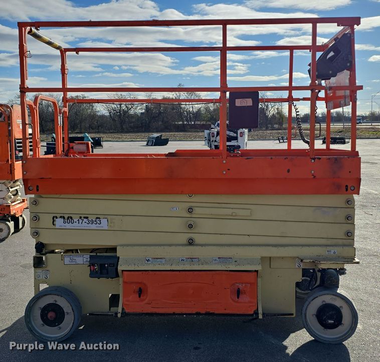 image for item DV0022 2017 JLG 2646 ES scissor lift