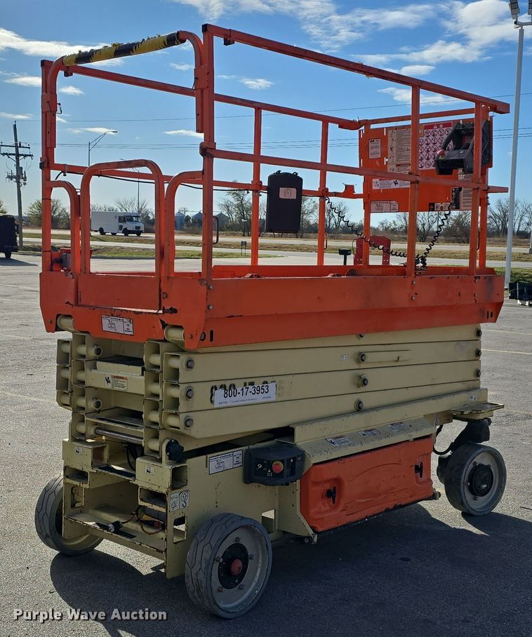 image for item DV0022 2017 JLG 2646 ES scissor lift