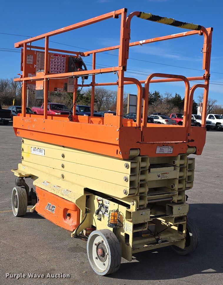 image for item DV0022 2017 JLG 2646 ES scissor lift