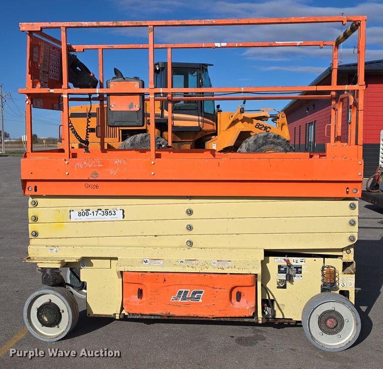 image for item DV0022 2017 JLG 2646 ES scissor lift