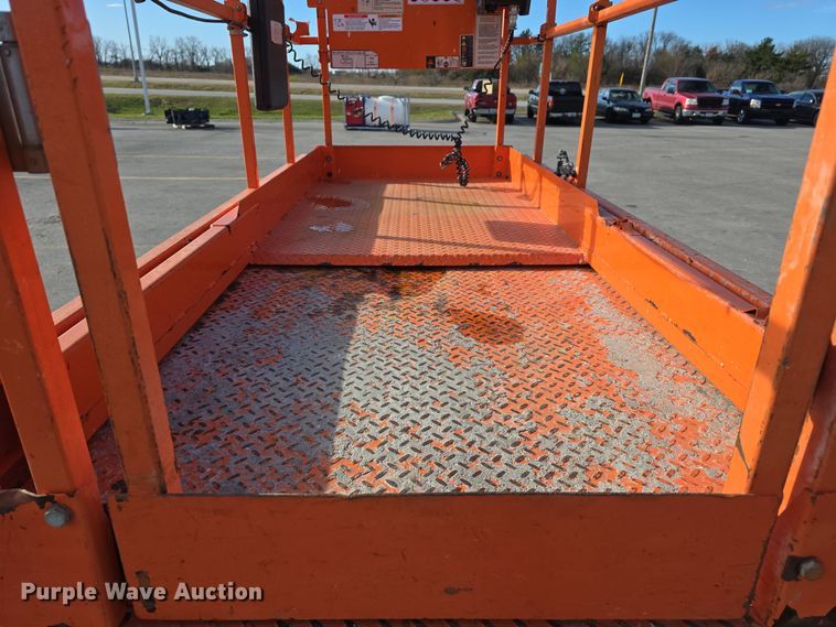 image for item DV0022 2017 JLG 2646 ES scissor lift