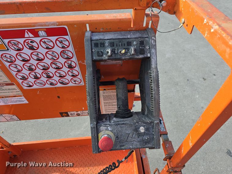 image for item DV0022 2017 JLG 2646 ES scissor lift
