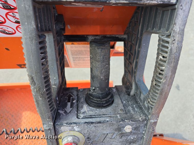 image for item DV0022 2017 JLG 2646 ES scissor lift