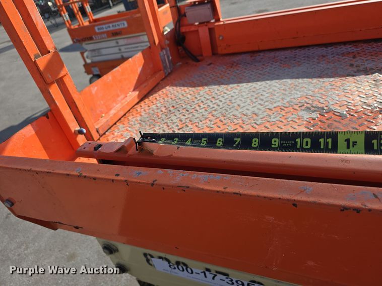 image for item DV0022 2017 JLG 2646 ES scissor lift