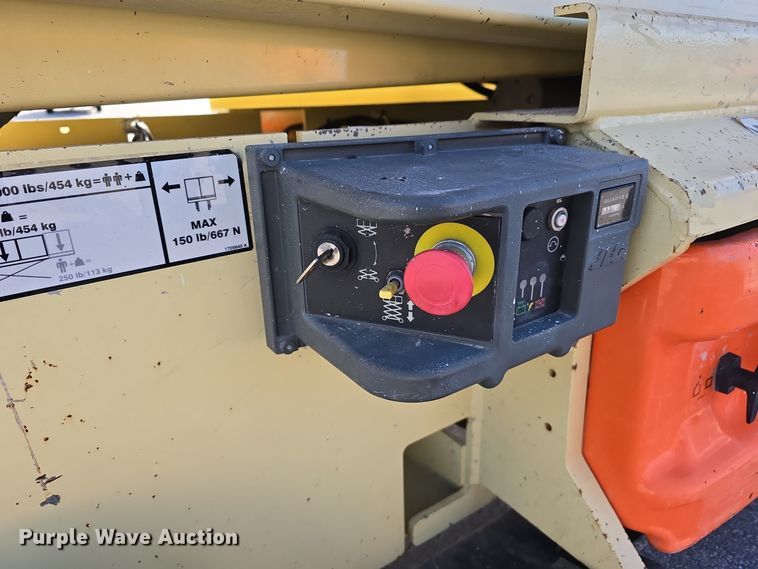 image for item DV0022 2017 JLG 2646 ES scissor lift