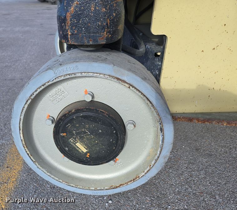 image for item DV0022 2017 JLG 2646 ES scissor lift