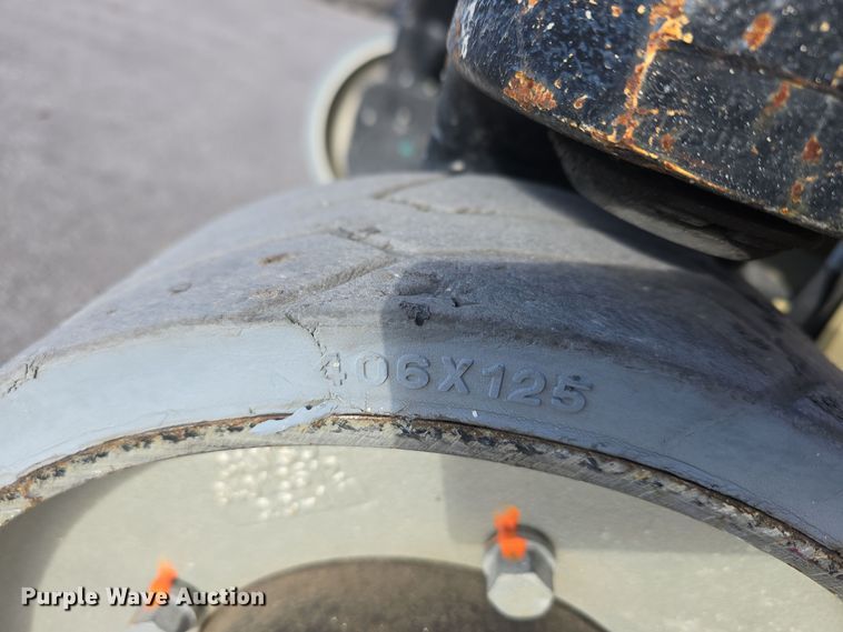 image for item DV0022 2017 JLG 2646 ES scissor lift