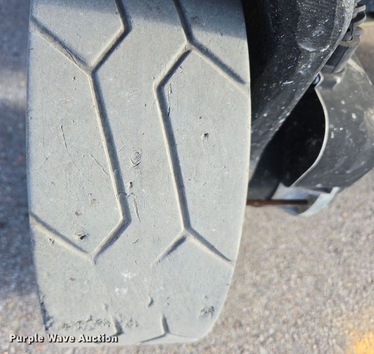 image for item DV0022 2017 JLG 2646 ES scissor lift