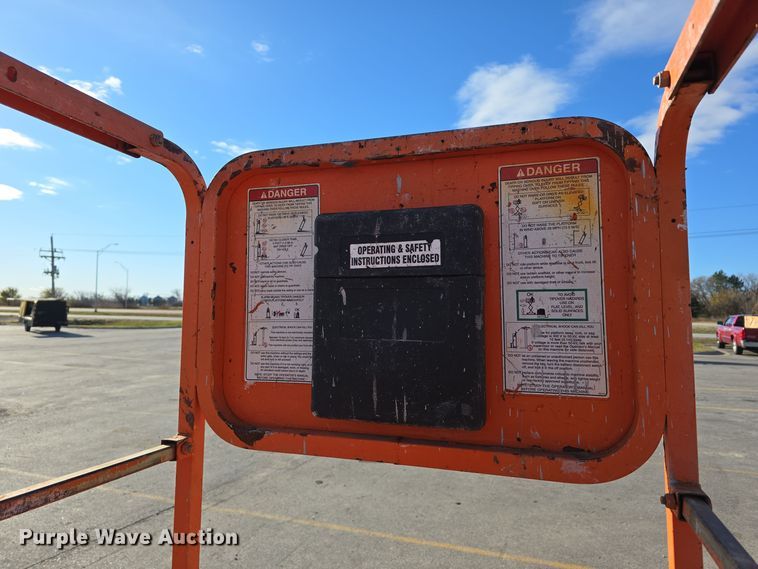 image for item DV0023 2017 Snorkel S3219E scissor lift